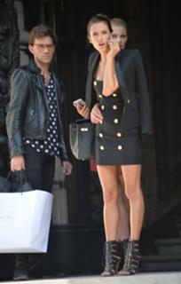 Alessandra Ambrosio feet photo thumbnail