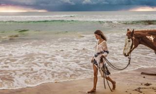 Alessandra Ambrosio feet photo thumbnail