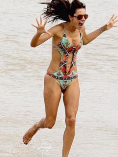 Alessandra Ambrosio feet photo thumbnail