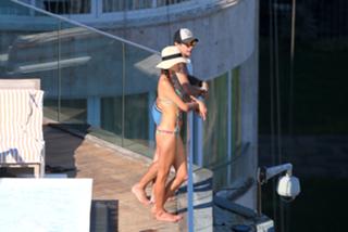 Alessandra Ambrosio feet photo thumbnail