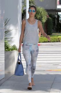 Alessandra Ambrosio feet photo thumbnail