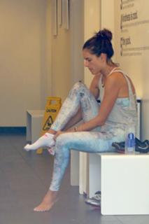 Alessandra Ambrosio feet photo thumbnail