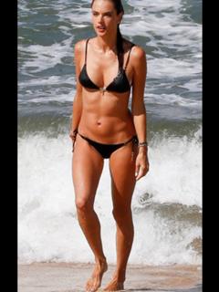 Alessandra Ambrosio feet photo thumbnail