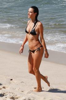 Alessandra Ambrosio feet photo thumbnail