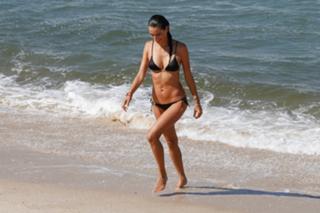 Alessandra Ambrosio feet photo thumbnail