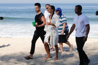 Alessandra Ambrosio feet photo thumbnail