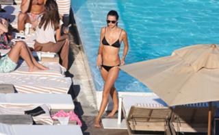 Alessandra Ambrosio feet photo thumbnail