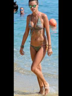 Alessandra Ambrosio feet photo thumbnail