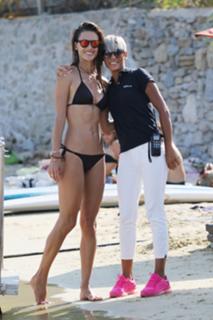 Alessandra Ambrosio feet photo thumbnail