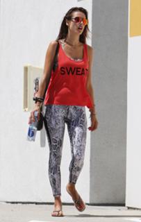 Alessandra Ambrosio feet photo thumbnail