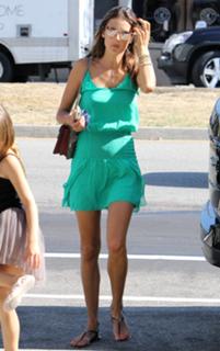 Alessandra Ambrosio feet photo thumbnail