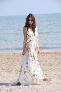 Alessandra Ambrosio feet photo thumbnail