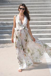 Alessandra Ambrosio feet photo thumbnail