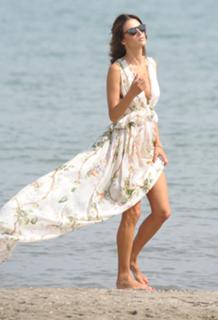 Alessandra Ambrosio feet photo thumbnail