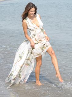 Alessandra Ambrosio feet photo thumbnail