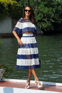 Alessandra Ambrosio feet photo thumbnail