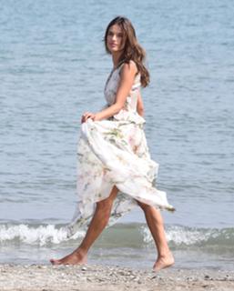 Alessandra Ambrosio feet photo thumbnail