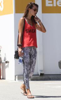 Alessandra Ambrosio feet photo thumbnail