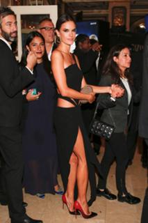 Alessandra Ambrosio feet photo thumbnail