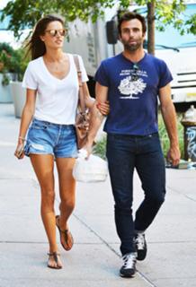 Alessandra Ambrosio feet photo thumbnail