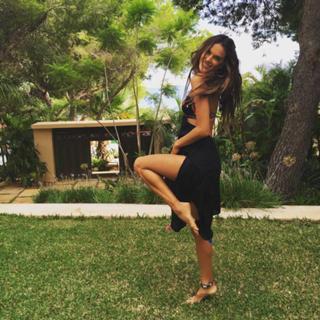 Alessandra Ambrosio feet photo thumbnail