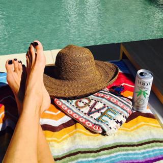 Alessandra Ambrosio feet photo thumbnail