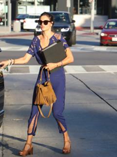 Alessandra Ambrosio feet photo thumbnail