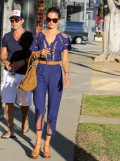 Alessandra Ambrosio feet photo thumbnail