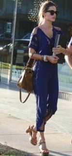 Alessandra Ambrosio feet photo thumbnail