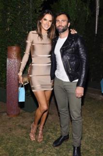 Alessandra Ambrosio feet photo thumbnail