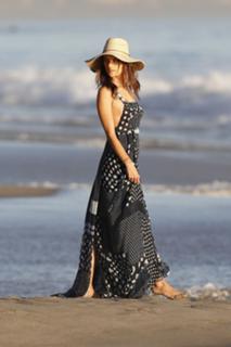 Alessandra Ambrosio feet photo thumbnail