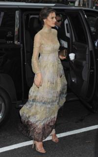 Alessandra Ambrosio feet photo thumbnail