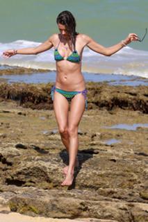 Alessandra Ambrosio feet photo thumbnail