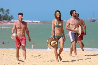 Alessandra Ambrosio feet photo thumbnail