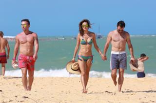 Alessandra Ambrosio feet photo thumbnail