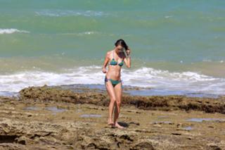 Alessandra Ambrosio feet photo thumbnail