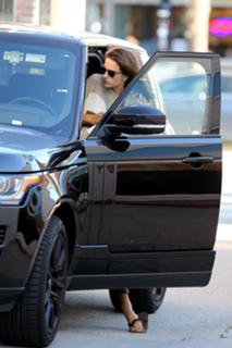 Alessandra Ambrosio feet photo thumbnail