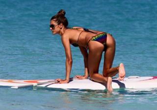 Alessandra Ambrosio feet photo thumbnail