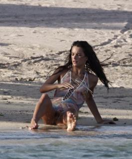 Alessandra Ambrosio feet photo thumbnail