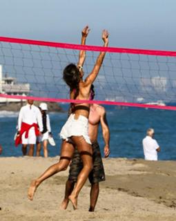 Alessandra Ambrosio feet photo thumbnail