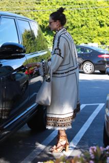 Alessandra Ambrosio feet photo thumbnail