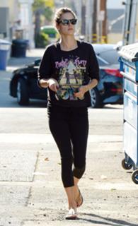 Alessandra Ambrosio feet photo thumbnail