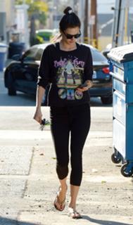 Alessandra Ambrosio feet photo thumbnail