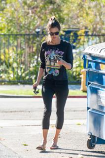 Alessandra Ambrosio feet photo thumbnail