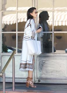 Alessandra Ambrosio feet photo thumbnail