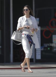 Alessandra Ambrosio feet photo thumbnail