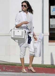 Alessandra Ambrosio feet photo thumbnail