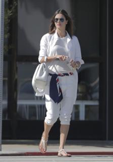 Alessandra Ambrosio feet photo thumbnail