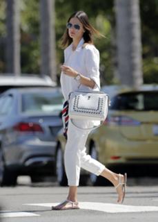 Alessandra Ambrosio feet photo thumbnail