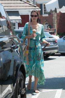 Alessandra Ambrosio feet photo thumbnail